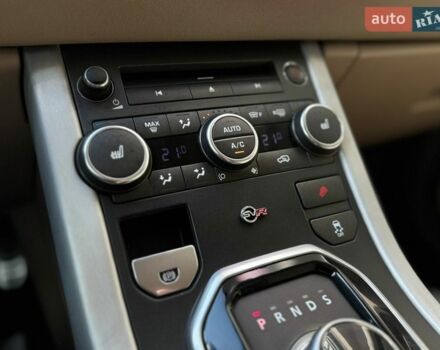 Білий Ленд Ровер Рендж Ровер Евок, об'ємом двигуна 2 л та пробігом 113 тис. км за 17800 $, фото 12 на Automoto.ua