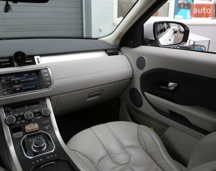 Белый Ленд Ровер Рендж Ровер Эвок, объемом двигателя 2.18 л и пробегом 202 тыс. км за 18000 $, фото 14 на Automoto.ua