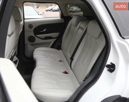 Белый Ленд Ровер Рендж Ровер Эвок, объемом двигателя 2.18 л и пробегом 202 тыс. км за 18000 $, фото 9 на Automoto.ua