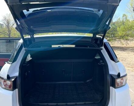 Ленд Ровер Рендж Ровер Эвок 2012 в Каменское - Днепродзержинск на Automoto.ua Белый Ленд Ровер Рендж Ровер Эвок, объемом двигателя 2.18 л и пробегом 135 тыс. км за 20999 $, фото 14 на Automoto.ua