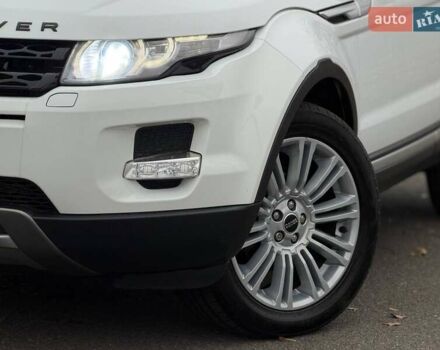 Білий Ленд Ровер Рендж Ровер Евок, об'ємом двигуна 2 л та пробігом 125 тис. км за 14800 $, фото 4 на Automoto.ua