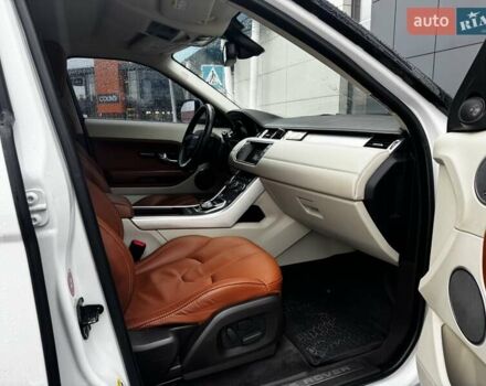 Ленд Ровер Рендж Ровер Эвок 2012 в Киеве на Automoto.ua Белый Ленд Ровер Рендж Ровер Эвок, объемом двигателя 2.18 л и пробегом 127 тыс. км за 19900 $, фото 13 на Automoto.ua