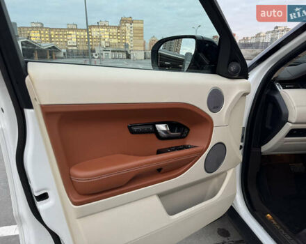 Білий Ленд Ровер Рендж Ровер Евок, об'ємом двигуна 2.2 л та пробігом 108 тис. км за 17800 $, фото 28 на Automoto.ua