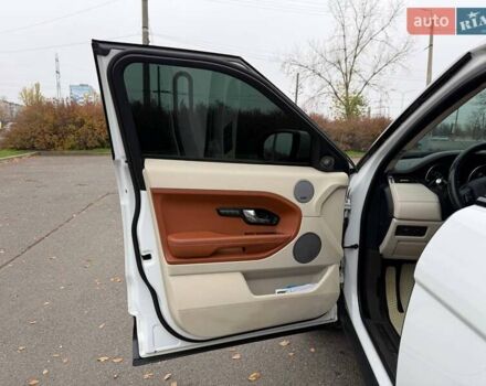 Білий Ленд Ровер Рендж Ровер Евок, об'ємом двигуна 2 л та пробігом 125 тис. км за 14800 $, фото 33 на Automoto.ua