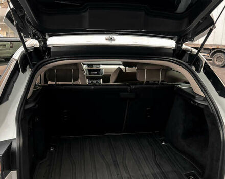 Білий Ленд Ровер Рендж Ровер Евок, об'ємом двигуна 2.2 л та пробігом 190 тис. км за 19800 $, фото 23 на Automoto.ua