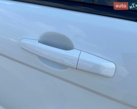 Білий Ленд Ровер Рендж Ровер Евок, об'ємом двигуна 2 л та пробігом 70 тис. км за 21000 $, фото 12 на Automoto.ua