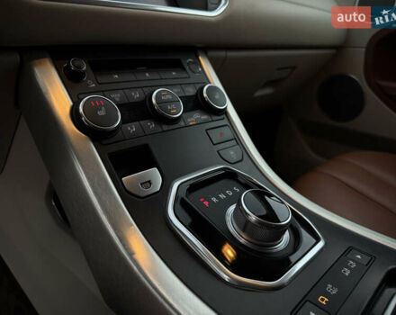 Білий Ленд Ровер Рендж Ровер Евок, об'ємом двигуна 2.2 л та пробігом 108 тис. км за 17800 $, фото 24 на Automoto.ua