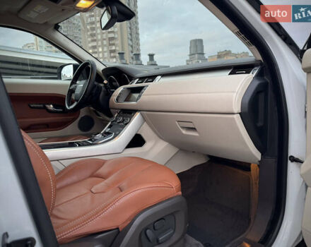 Білий Ленд Ровер Рендж Ровер Евок, об'ємом двигуна 2.2 л та пробігом 108 тис. км за 17800 $, фото 43 на Automoto.ua