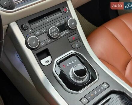 Білий Ленд Ровер Рендж Ровер Евок, об'ємом двигуна 2 л та пробігом 125 тис. км за 14800 $, фото 55 на Automoto.ua