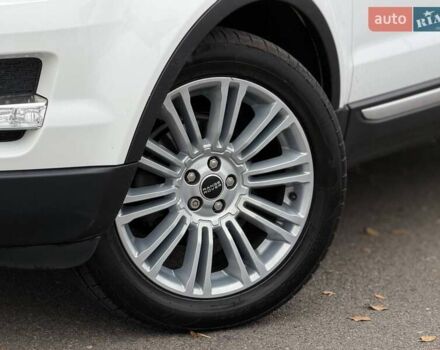 Білий Ленд Ровер Рендж Ровер Евок, об'ємом двигуна 2 л та пробігом 125 тис. км за 14800 $, фото 6 на Automoto.ua