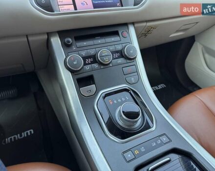 Белый Ленд Ровер Рендж Ровер Эвок, объемом двигателя 2.18 л и пробегом 159 тыс. км за 17900 $, фото 19 на Automoto.ua