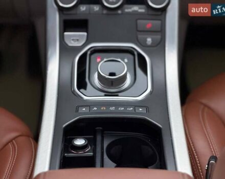 Білий Ленд Ровер Рендж Ровер Евок, об'ємом двигуна 2 л та пробігом 125 тис. км за 14800 $, фото 47 на Automoto.ua