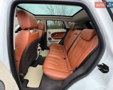 Білий Ленд Ровер Рендж Ровер Евок, об'ємом двигуна 2 л та пробігом 125 тис. км за 14800 $, фото 32 на Automoto.ua