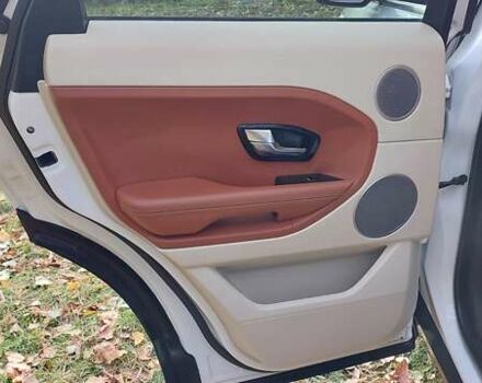 Білий Ленд Ровер Рендж Ровер Евок, об'ємом двигуна 2 л та пробігом 228 тис. км за 13300 $, фото 32 на Automoto.ua