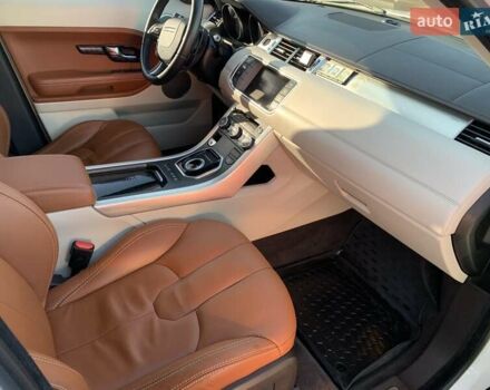 Білий Ленд Ровер Рендж Ровер Евок, об'ємом двигуна 2.18 л та пробігом 130 тис. км за 17999 $, фото 13 на Automoto.ua