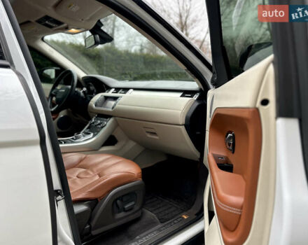 Білий Ленд Ровер Рендж Ровер Евок, об'ємом двигуна 2 л та пробігом 154 тис. км за 14000 $, фото 16 на Automoto.ua