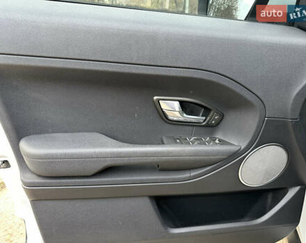 Белый Ленд Ровер Рендж Ровер Эвок, объемом двигателя 2.2 л и пробегом 220 тыс. км за 15600 $, фото 28 на Automoto.ua