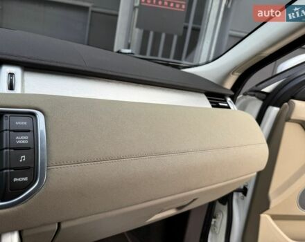 Белый Ленд Ровер Рендж Ровер Эвок, объемом двигателя 2 л и пробегом 241 тыс. км за 13200 $, фото 25 на Automoto.ua