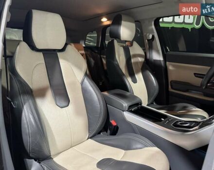 Белый Ленд Ровер Рендж Ровер Эвок, объемом двигателя 2.18 л и пробегом 72 тыс. км за 18999 $, фото 15 на Automoto.ua