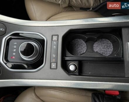Білий Ленд Ровер Рендж Ровер Евок, об'ємом двигуна 2.18 л та пробігом 190 тис. км за 16500 $, фото 13 на Automoto.ua