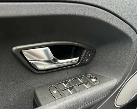 Білий Ленд Ровер Рендж Ровер Евок, об'ємом двигуна 2.18 л та пробігом 256 тис. км за 15500 $, фото 7 на Automoto.ua