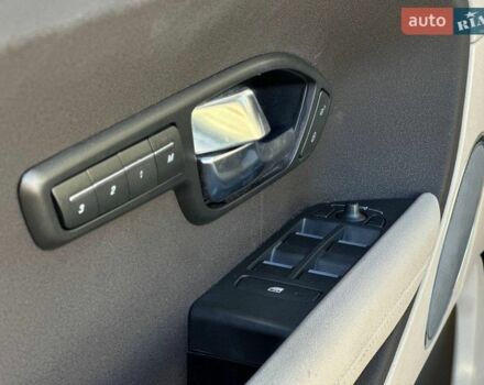 Білий Ленд Ровер Рендж Ровер Евок, об'ємом двигуна 2 л та пробігом 186 тис. км за 10500 $, фото 8 на Automoto.ua