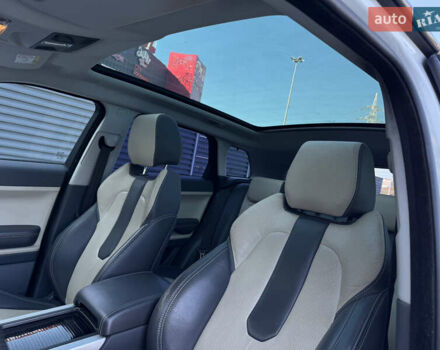 Ленд Ровер Рендж Ровер Эвок 2013 в Киеве на Automoto.ua Белый Ленд Ровер Рендж Ровер Эвок, объемом двигателя 2.18 л и пробегом 124 тыс. км за 18500 $, фото 40 на Automoto.ua