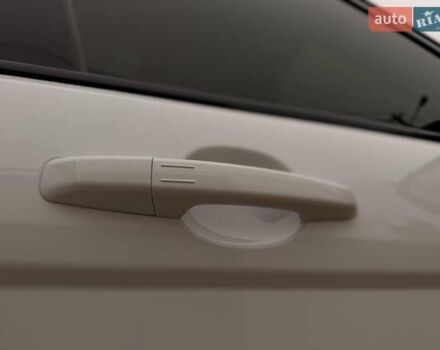 Білий Ленд Ровер Рендж Ровер Евок, об'ємом двигуна 2 л та пробігом 104 тис. км за 16900 $, фото 59 на Automoto.ua