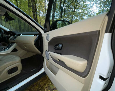 Белый Ленд Ровер Рендж Ровер Эвок, объемом двигателя 2 л и пробегом 181 тыс. км за 15850 $, фото 8 на Automoto.ua