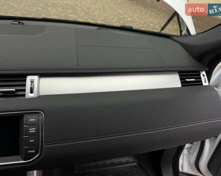 Білий Ленд Ровер Рендж Ровер Евок, об'ємом двигуна 2 л та пробігом 104 тис. км за 17950 $, фото 61 на Automoto.ua