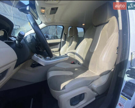 Белый Ленд Ровер Рендж Ровер Эвок, объемом двигателя 2 л и пробегом 197 тыс. км за 18900 $, фото 2 на Automoto.ua