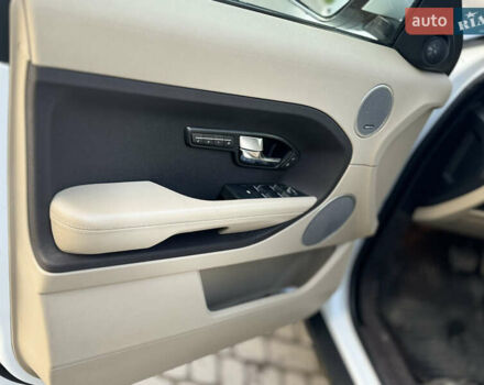 Белый Ленд Ровер Рендж Ровер Эвок, объемом двигателя 2.18 л и пробегом 180 тыс. км за 15500 $, фото 10 на Automoto.ua