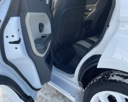 Білий Ленд Ровер Рендж Ровер Евок, об'ємом двигуна 2.18 л та пробігом 208 тис. км за 19500 $, фото 26 на Automoto.ua