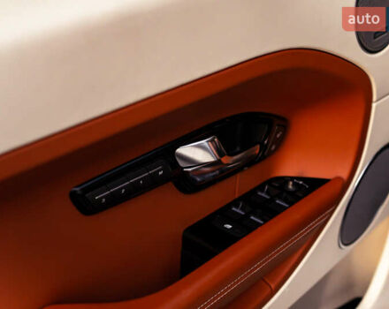 Белый Ленд Ровер Рендж Ровер Эвок, объемом двигателя 2 л и пробегом 73 тыс. км за 17700 $, фото 42 на Automoto.ua