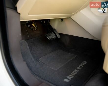 Белый Ленд Ровер Рендж Ровер Эвок, объемом двигателя 2.2 л и пробегом 148 тыс. км за 19000 $, фото 37 на Automoto.ua