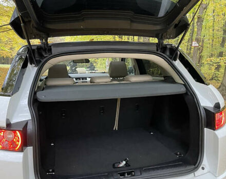 Белый Ленд Ровер Рендж Ровер Эвок, объемом двигателя 2 л и пробегом 181 тыс. км за 15850 $, фото 3 на Automoto.ua