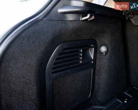 Белый Ленд Ровер Рендж Ровер Эвок, объемом двигателя 2.2 л и пробегом 148 тыс. км за 19000 $, фото 24 на Automoto.ua