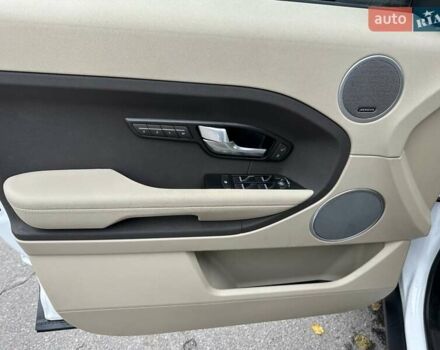 Белый Ленд Ровер Рендж Ровер Эвок, объемом двигателя 2 л и пробегом 178 тыс. км за 13900 $, фото 18 на Automoto.ua