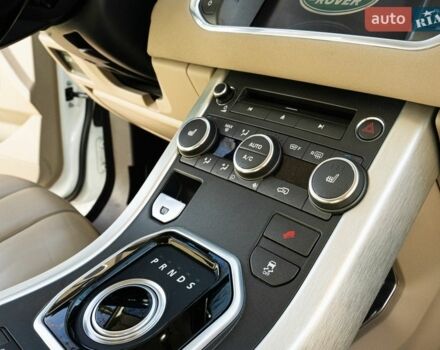 Белый Ленд Ровер Рендж Ровер Эвок, объемом двигателя 2.2 л и пробегом 148 тыс. км за 19000 $, фото 16 на Automoto.ua