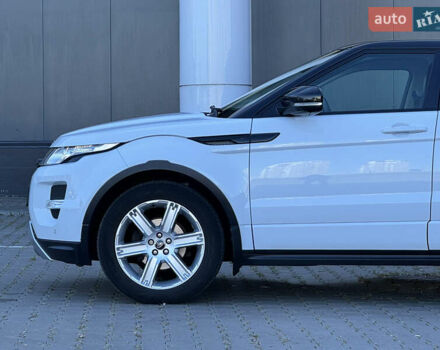 Ленд Ровер Рендж Ровер Эвок 2013 в Киеве на Automoto.ua Белый Ленд Ровер Рендж Ровер Эвок, объемом двигателя 2.18 л и пробегом 124 тыс. км за 18500 $, фото 4 на Automoto.ua