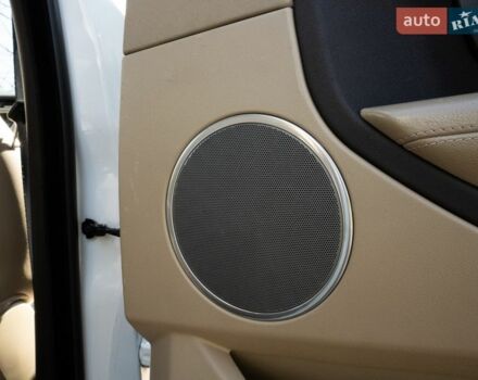 Белый Ленд Ровер Рендж Ровер Эвок, объемом двигателя 2.2 л и пробегом 148 тыс. км за 19000 $, фото 13 на Automoto.ua