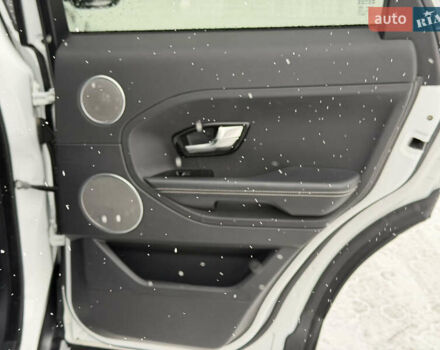 Білий Ленд Ровер Рендж Ровер Евок, об'ємом двигуна 0 л та пробігом 133 тис. км за 19999 $, фото 24 на Automoto.ua