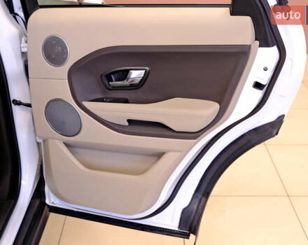 Білий Ленд Ровер Рендж Ровер Евок, об'ємом двигуна 2 л та пробігом 127 тис. км за 14900 $, фото 36 на Automoto.ua