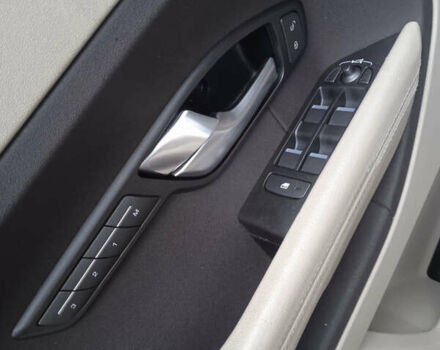 Білий Ленд Ровер Рендж Ровер Евок, об'ємом двигуна 2 л та пробігом 166 тис. км за 14500 $, фото 12 на Automoto.ua