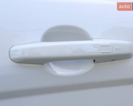 Білий Ленд Ровер Рендж Ровер Евок, об'ємом двигуна 2.18 л та пробігом 108 тис. км за 18999 $, фото 20 на Automoto.ua