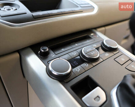 Білий Ленд Ровер Рендж Ровер Евок, об'ємом двигуна 2.18 л та пробігом 108 тис. км за 18999 $, фото 85 на Automoto.ua