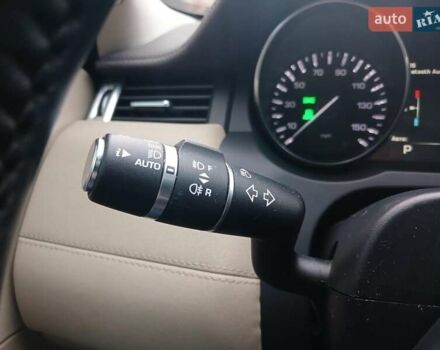Білий Ленд Ровер Рендж Ровер Евок, об'ємом двигуна 2 л та пробігом 128 тис. км за 16990 $, фото 18 на Automoto.ua