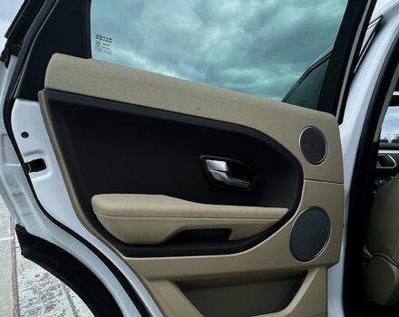 Білий Ленд Ровер Рендж Ровер Евок, об'ємом двигуна 2 л та пробігом 234 тис. км за 14500 $, фото 6 на Automoto.ua