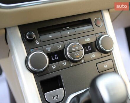 Белый Ленд Ровер Рендж Ровер Эвок, объемом двигателя 2.18 л и пробегом 108 тыс. км за 18999 $, фото 81 на Automoto.ua