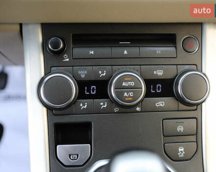 Білий Ленд Ровер Рендж Ровер Евок, об'ємом двигуна 2.18 л та пробігом 108 тис. км за 18999 $, фото 82 на Automoto.ua